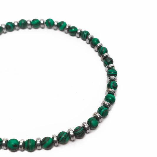 Bracciale con Perle di Malachite Verde e Rondelle di Ematite Argento