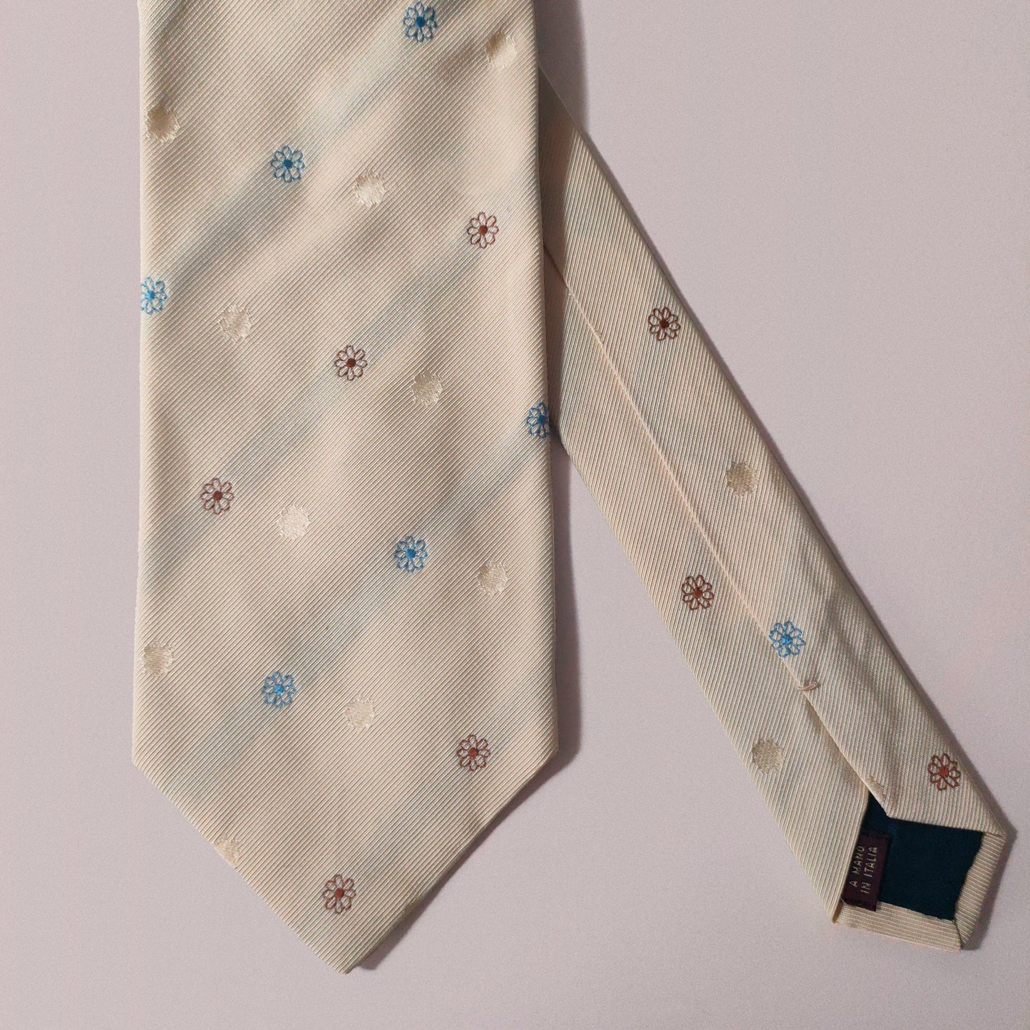 Cravatta Beige Pura Seta con Microdisegno Fiorellini Ricamati Marrone Azzurro