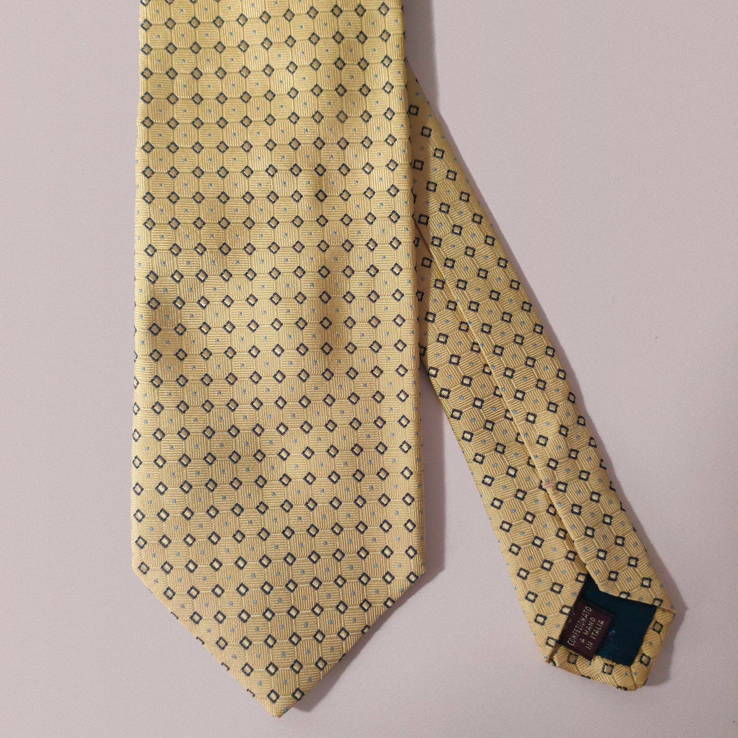 Cravatta Senape Pura Seta con Microdisegno Rombi Neri Fumagalli
