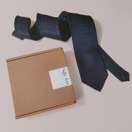 Cravatta Blu con Microdisegno Puntini Fuxia