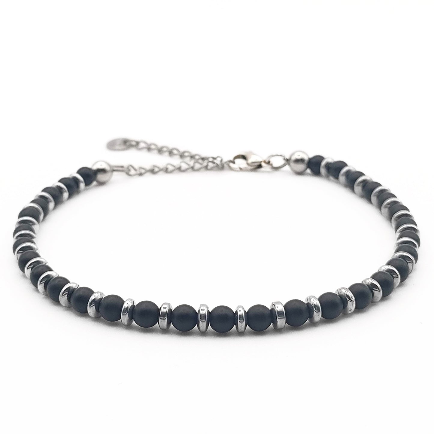 bracciale onice nero per uomo con inserti ematite acciaio vista frontale chiuso