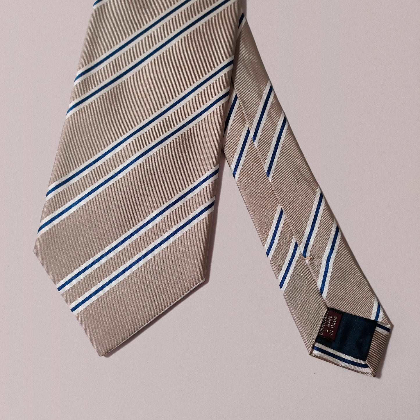 Cravatta Regimental Beige con Righe Bianche e Blu Classica Elegante Casual