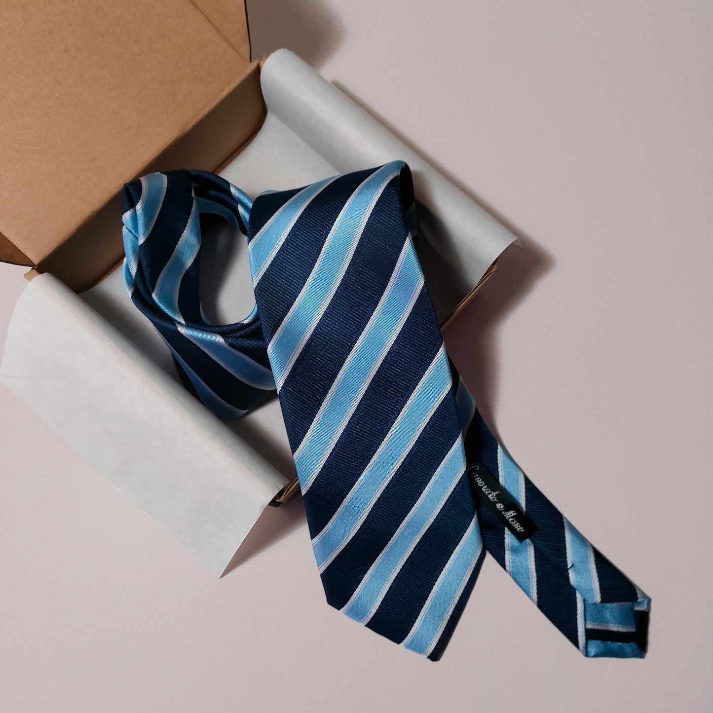 Cravatta Regimental Blu con Righe Azzurro e Bianco Classica Elegante Casual